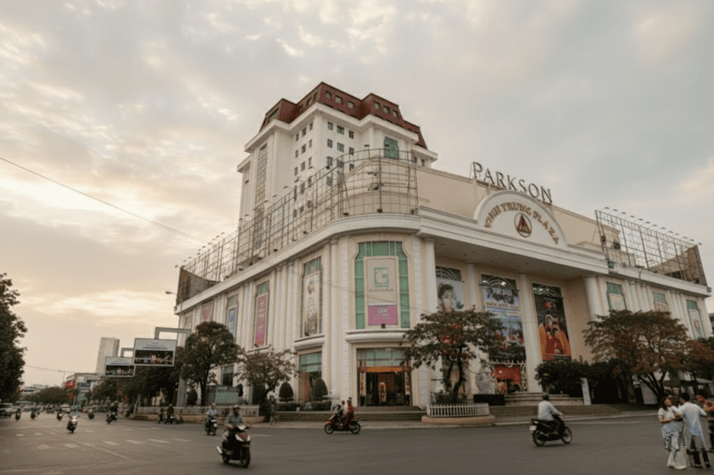 Parkson Vinh Trung Plaza is a modern shopping mall in Da Nang